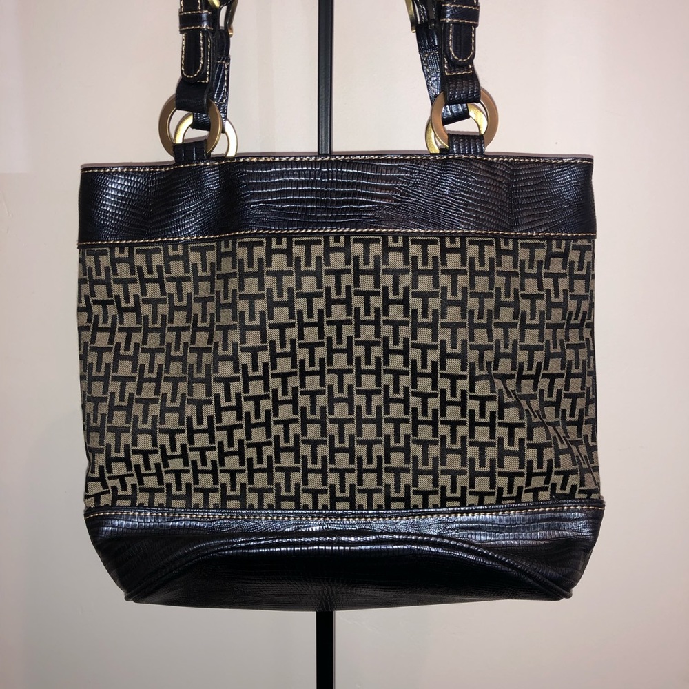 Tommy Hilfiger purse *brand new never been used*